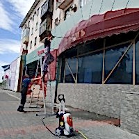 мойка окон и маркизов салона красоты Шарм в Алматы